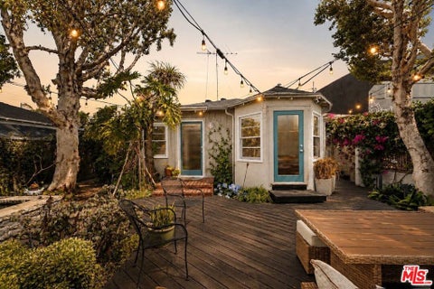 Photo of 1216 Elm Street, Los Angeles, CA 90291 (MLS # 26900677)
