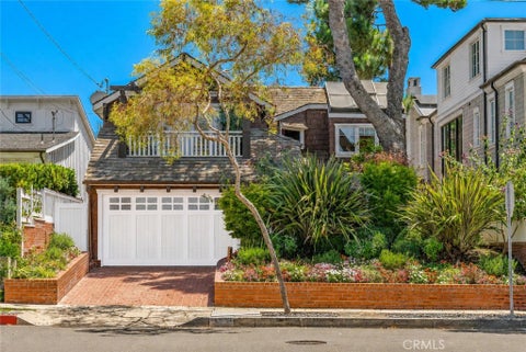 Photo of 624 Poppy Avenue, Corona Del Mar, CA 92625 (MLS # OC26114028)
