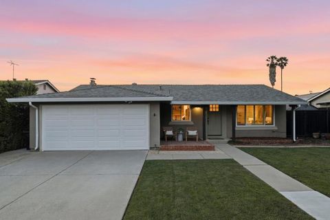 Photo of 25 Valleyhaven Way, San Jose, CA 95111 (MLS # ML82047752)