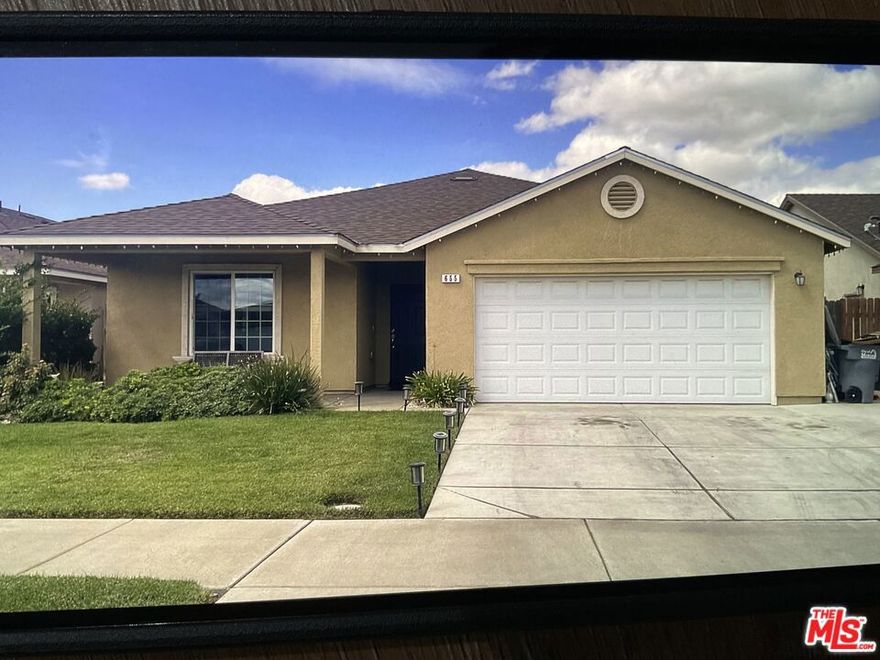 SELLER MUST SELL!! MAKE US AN OFFER..  just minutes from the fast growing UC Merced downtown, shopping district easy access for commuters to highway 99 This Home is perfect for first time buyers, families, retirees or investors looking for strong rental demand.