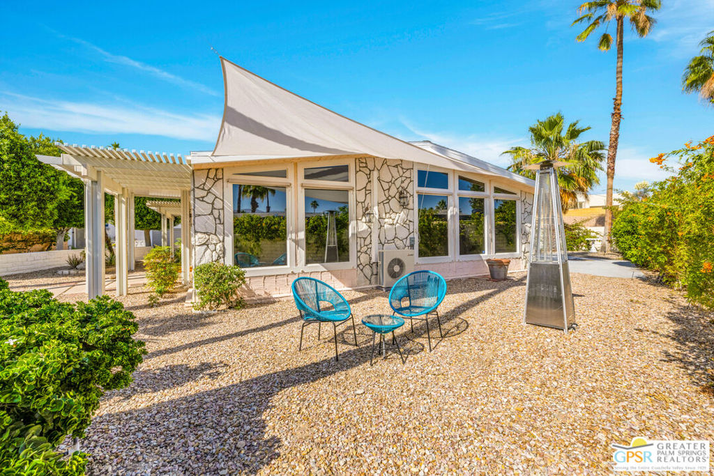 10 International Boulevard