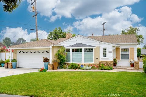 Photo of 1814 Vickers Drive, Glendale, CA 91208 (MLS # GD25238351)