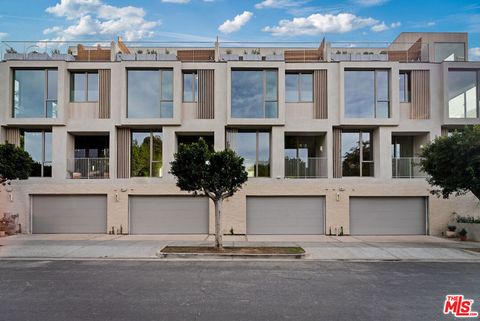 Photo of 755 N Alfred Street #B, Los Angeles, CA 90069 (MLS # 26733059)