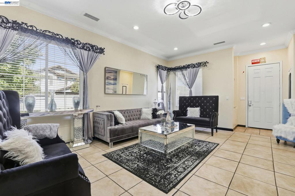 3209 Beretania Way