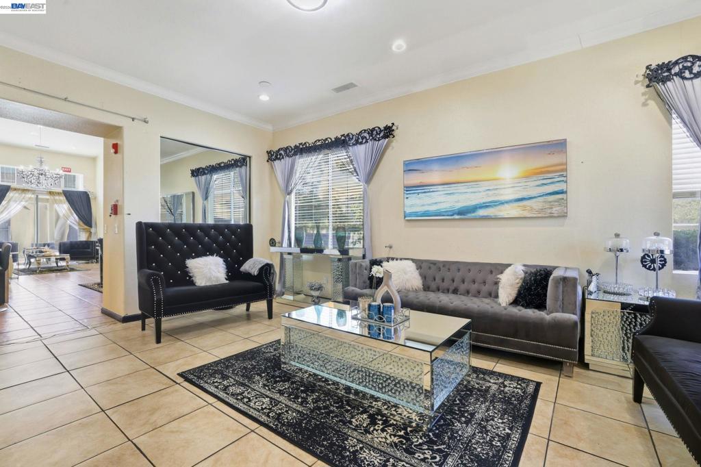 3209 Beretania Way