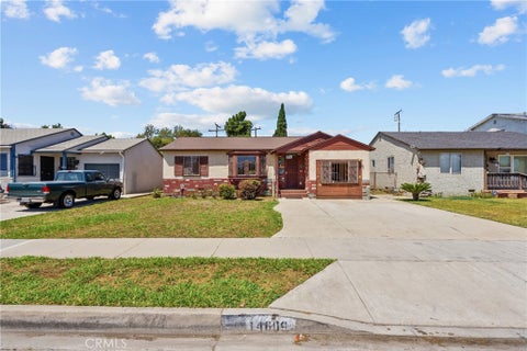 Photo of 14609 S Cahita Avenue, Compton, CA 90220 (MLS # SR26223278)
