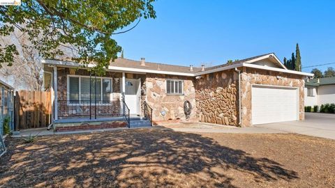 Photo of 172 172 William Way Way, Pittsburg, CA 94565 (MLS # 41124598)