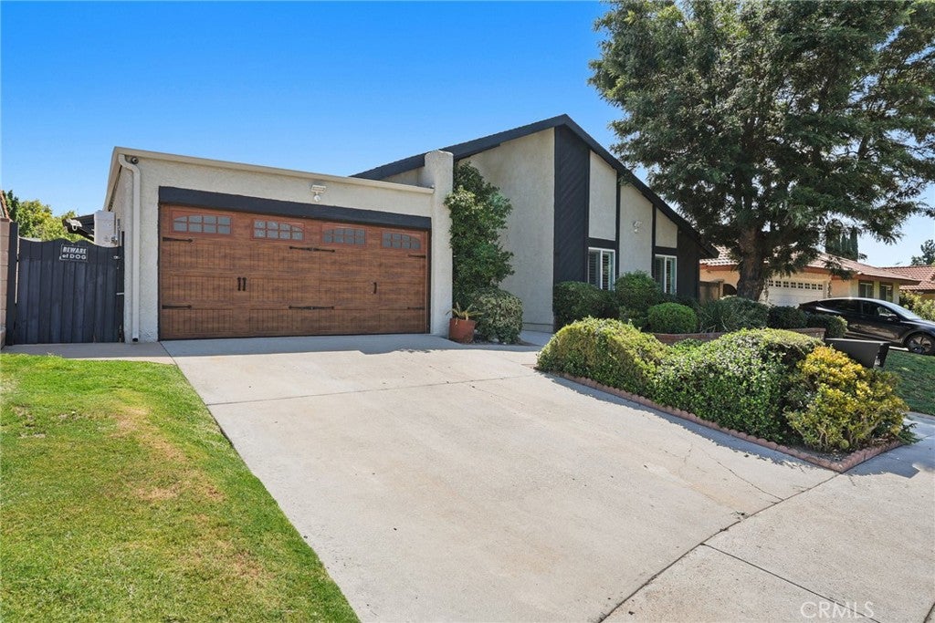 10446 White Oak