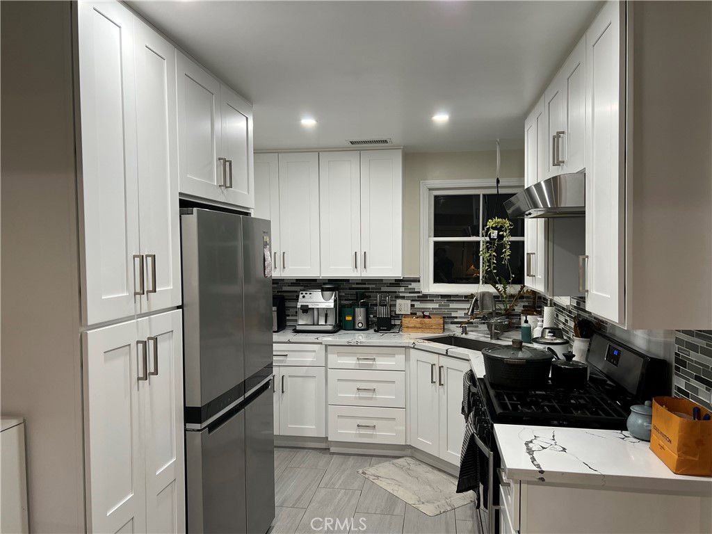 5469 E Garford