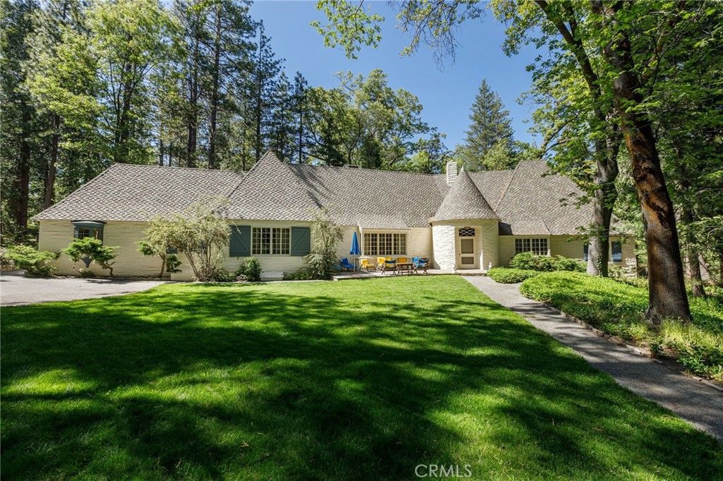 Photo of 28641 North Shore Road, Lake Arrowhead, CA 92352 (MLS # IG26039219)
