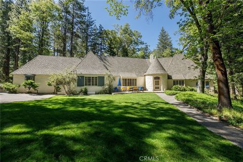 Photo of 28641 North Shore Road, Lake Arrowhead, CA 92352 (MLS # IG26039219)