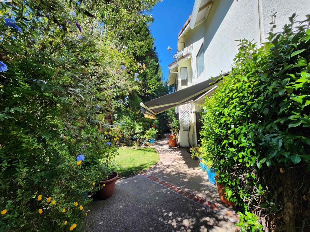 PLEASANTON - Residential