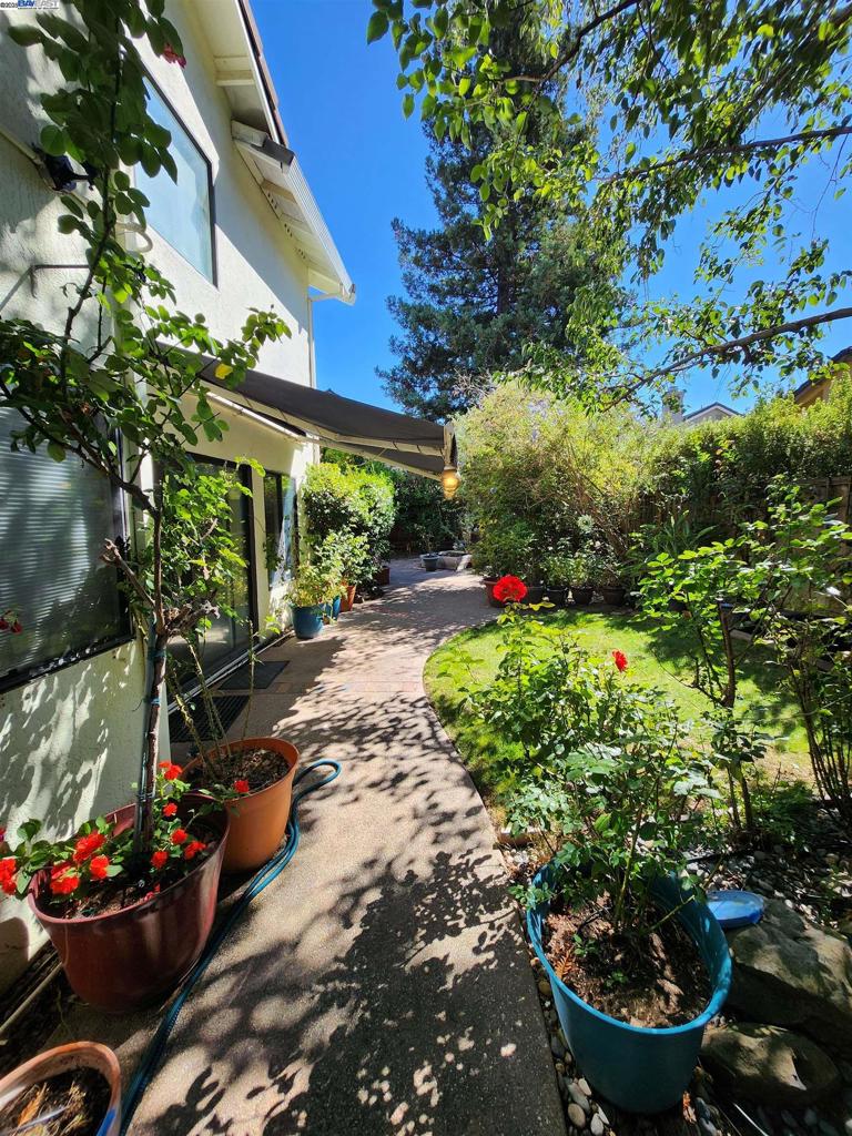 PLEASANTON - Residential