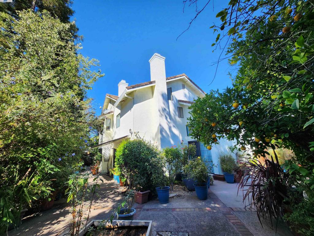 PLEASANTON - Residential