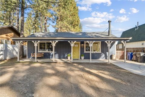 Photo of 937 E Fairway Blvd, Big Bear City, CA 92314 (MLS # TR26008308)