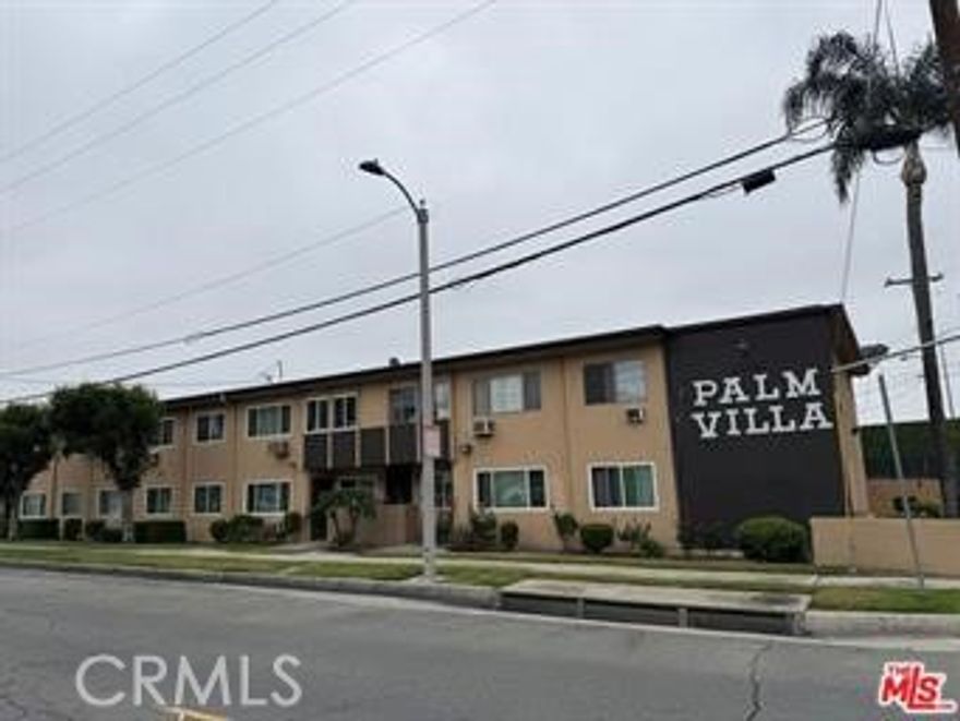 Complete renovated, super move-in condition 2 bedrooms 1 bath condo situated in a gated community, close to all amenities:  such as shopping, school, hospital....