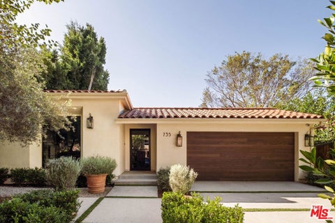 Photo of 735 N Orlando Avenue, Los Angeles, CA 90069 (MLS # 26987175)