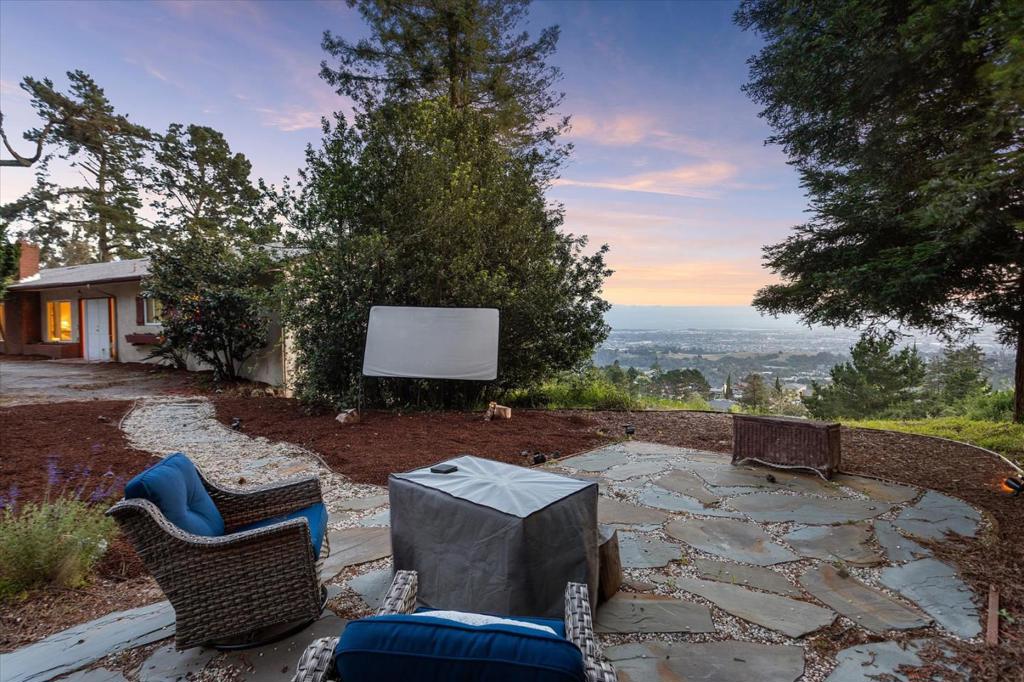 13901 Skyline Boulevard