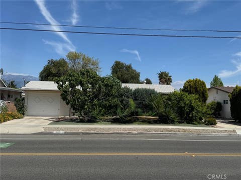 Photo of 840 S Gilbert St St, Hemet, CA 92543 (MLS # DW25091342)