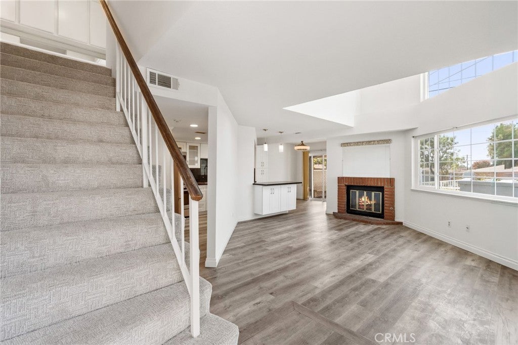 100 N Glendora