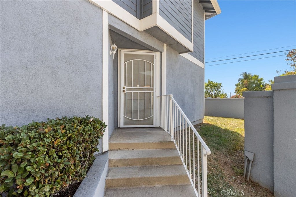 100 N Glendora