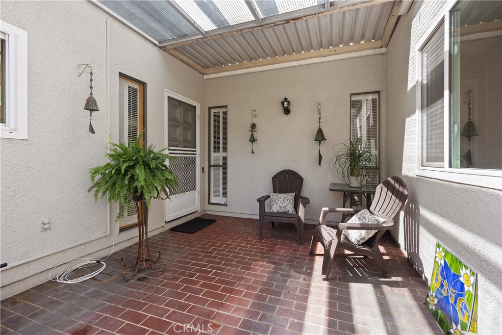 2011 Via Mariposa West A