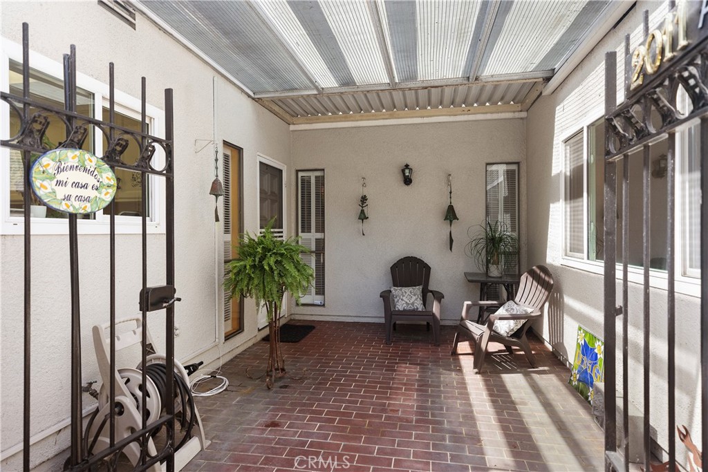 2011 Via Mariposa West A