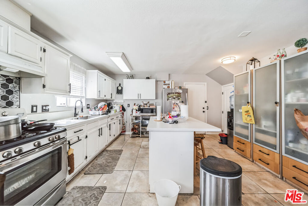 12221 Athens Way