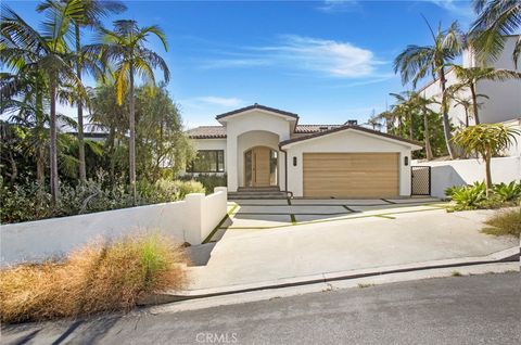 Photo of 723 Balboa Avenue, Laguna Beach, CA 92651 (MLS # OC25226704)