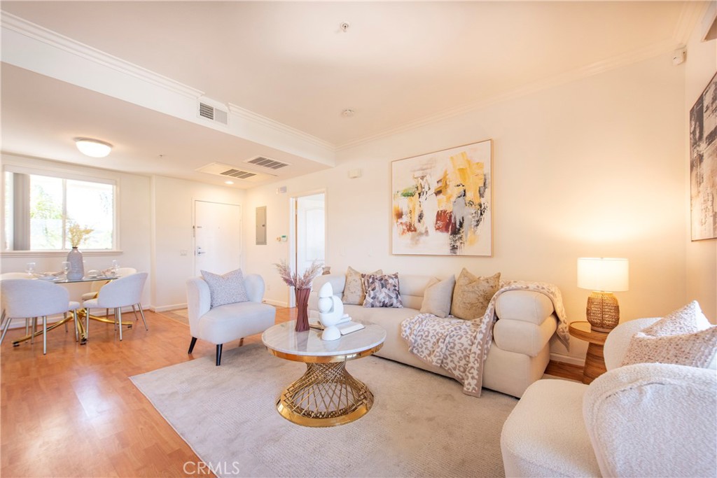 208 N Lincoln 308