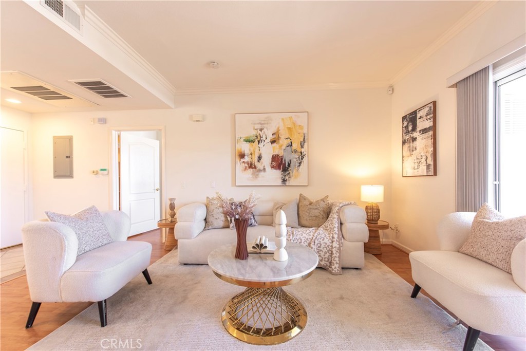208 N Lincoln 308