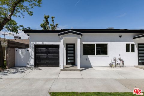 Photo of 5127 Don Pio Drive, Woodland Hills, CA 91364 (MLS # 26750173)