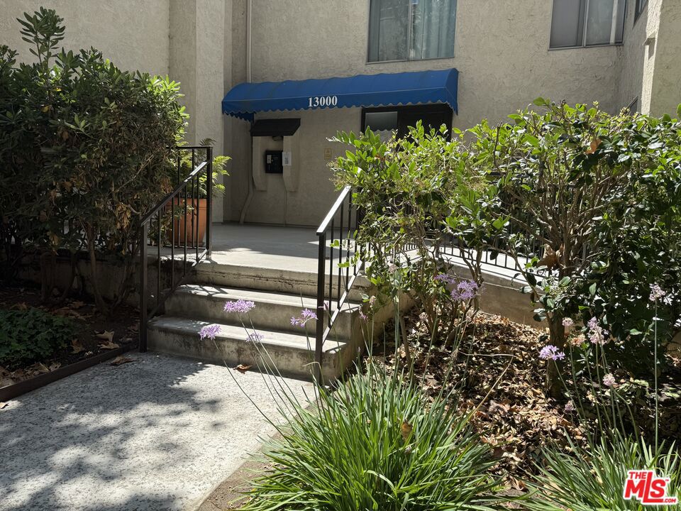 Great 1 bedroom, 1 bath condo with patio and 1 car parking in Lakeside Village. Resort complex with pools, spas, sauna, club house, BBQ, and gym. Nice covered balcony off of the living/dining area. 24/7 guard gated security. Assigned subterranean one parking space and guest parking. Lakeside Village is a non-smoking community. Water, trash, gas, cable TV included. Culver City school district. New carpet and fresh paint prior to move in. No pets.