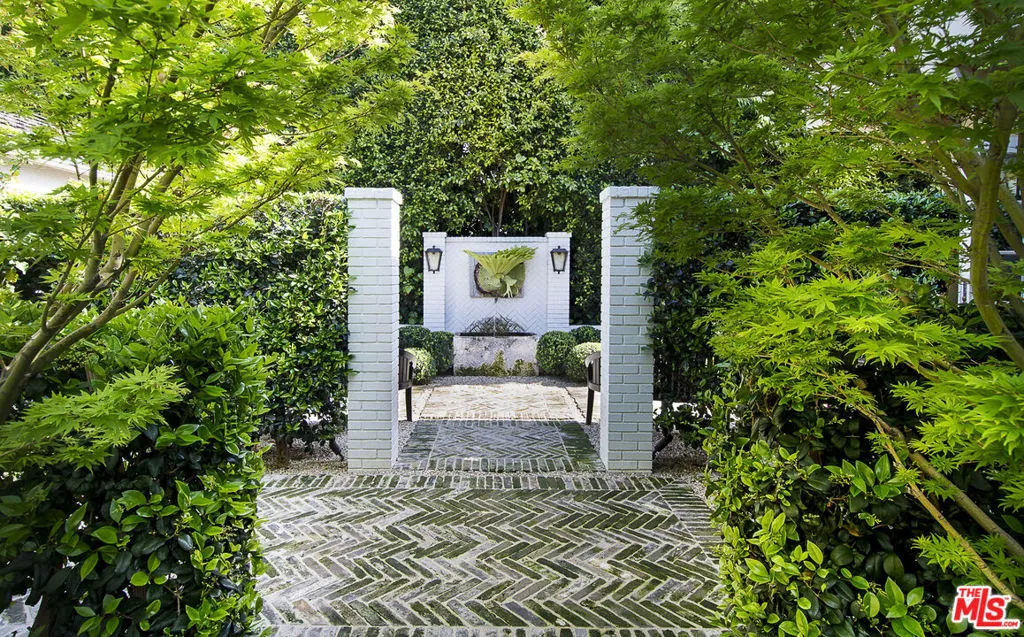 Santa Monica, California 90402, United States, 4 Bedrooms Bedrooms, ,4 BathroomsBathrooms,Residential,Active,187689