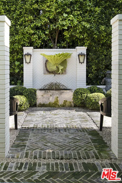 Santa Monica, California 90402, United States, 4 Bedrooms Bedrooms, ,4 BathroomsBathrooms,Residential,Active,187689