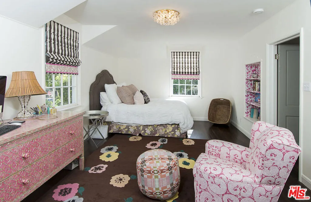 Santa Monica, California 90402, United States, 4 Bedrooms Bedrooms, ,4 BathroomsBathrooms,Residential,Active,187689