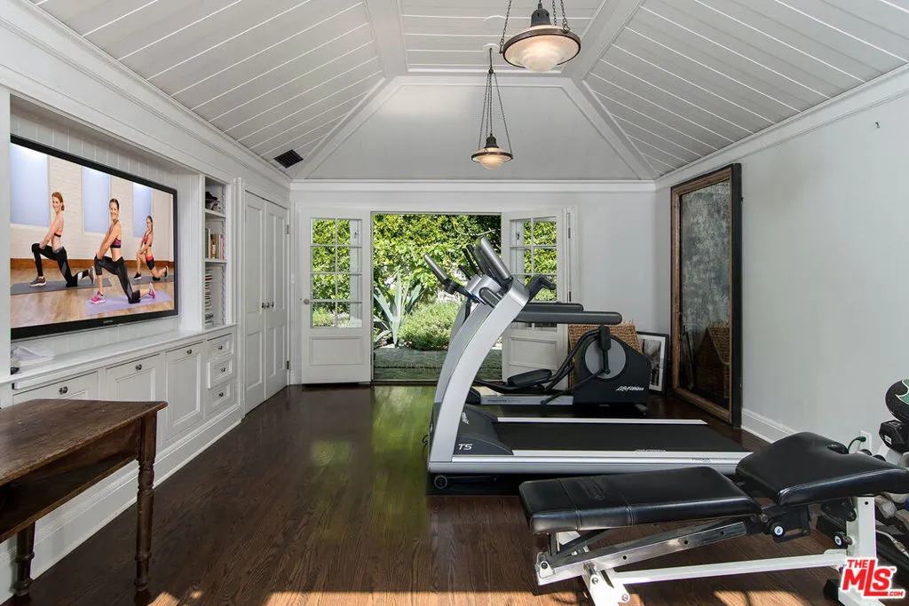 Santa Monica, California 90402, United States, 4 Bedrooms Bedrooms, ,4 BathroomsBathrooms,Residential,Active,187689