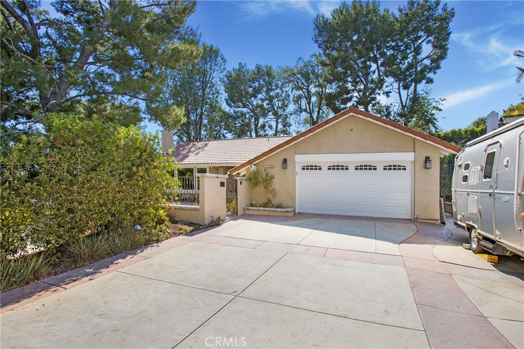 2541 E Denise Avenue