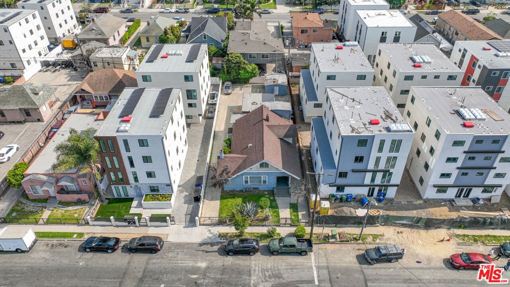 1318 W 35th Place