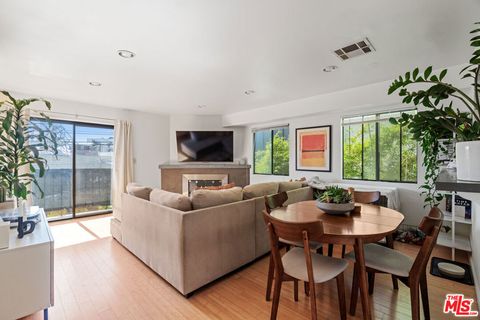 Photo of 2480 Penmar Avenue #4, Venice, CA 90291 (MLS # 25587839) Photo of 2480 Penmar Avenue #4, Venice, CA 90291 (MLS # 25587839)
