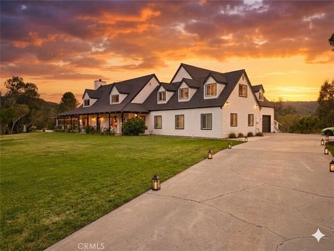 Photo of 42525 Calle Capistrano, Temecula, CA 92590 (MLS # SW26099943)