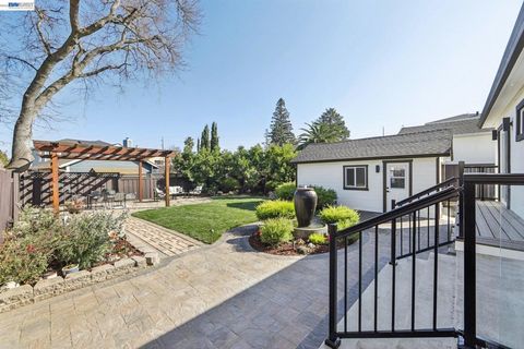 725 Alameda De Las Pulgas San Mateo CA 94601