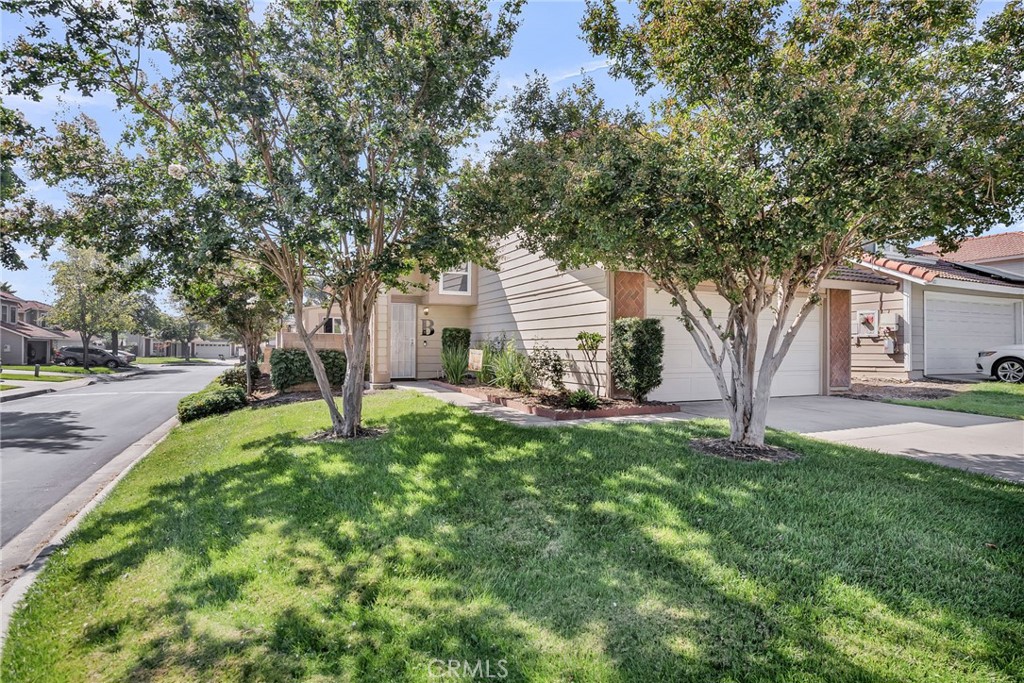 1105 W Victoria Street