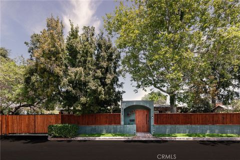 Photo of 5108 Strohm Ave, Toluca Lake, CA 91601 (MLS # GD26049650)