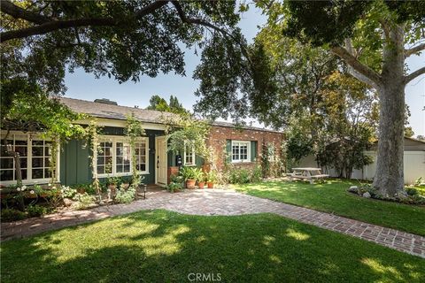 Photo of 5108 Strohm, North Hollywood, CA 91601 (MLS # GD26049650)