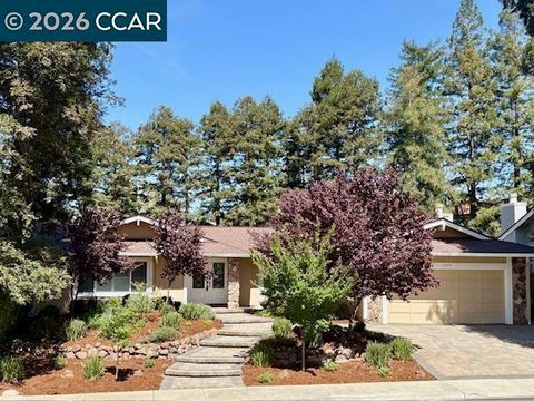 Photo of 3374 Whitehaven Drive Dr, Walnut Creek, CA 94598 (MLS # 41129712)
