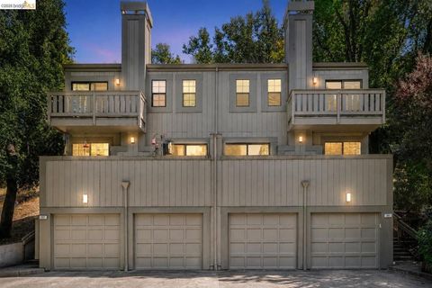 Photo of 261 Redhawk Rd RD, Novato, CA 94949 (MLS # 41136579)