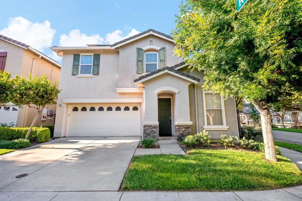 945 Desmet Drive