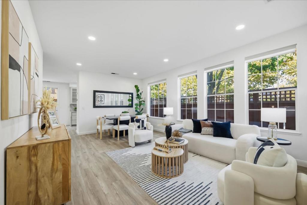 945 Desmet Drive