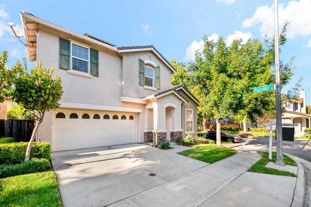945 Desmet Drive